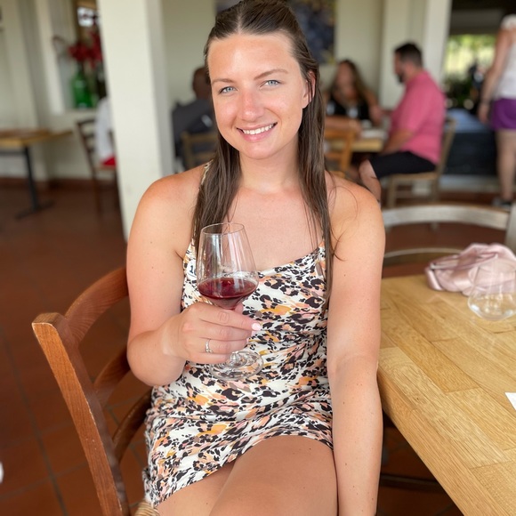 Meet your Posher, Courtney - Picture 2 of 7